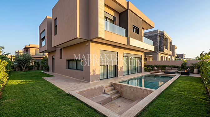 Villa moderne avec piscine et jardin à vendre à Agdal