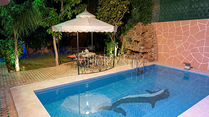 Villa meublée avec piscine et jardin à louer à Targa