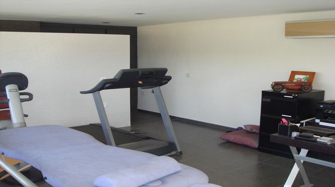 Contemporary Villa for Sale in Amelkis