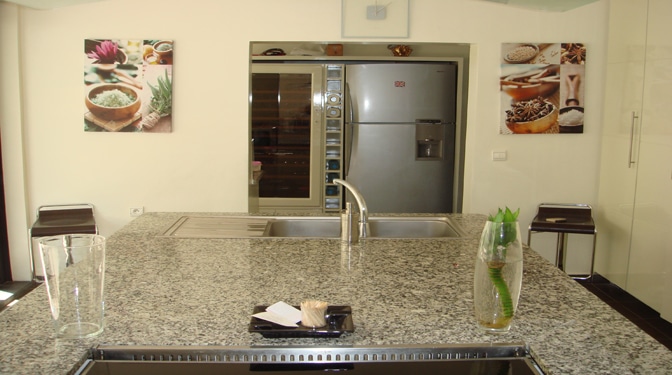 Contemporary Villa for Sale in Amelkis