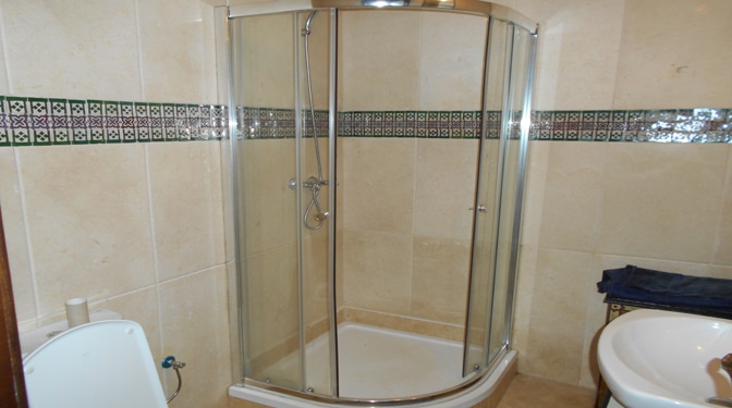 Appartement avec terrasse en Location longue durée - Photo 4