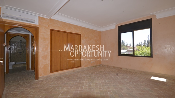 Location petite villa vide au quartier résidentiel targa