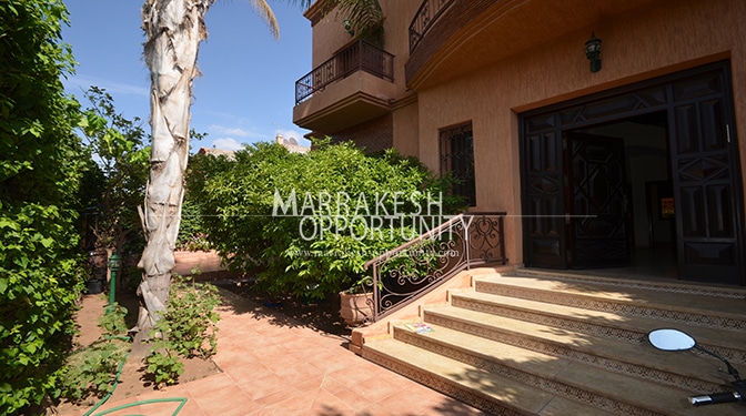 Location villa vide sur la route de casa