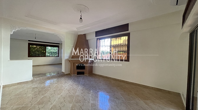 Location villa vide sur la route de casa