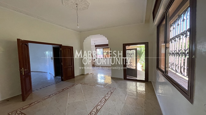 Location villa vide sur la route de casa