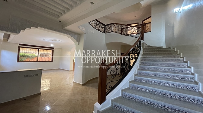 Location villa vide sur la route de casa