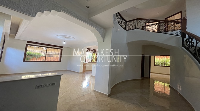 Location villa vide sur la route de casa