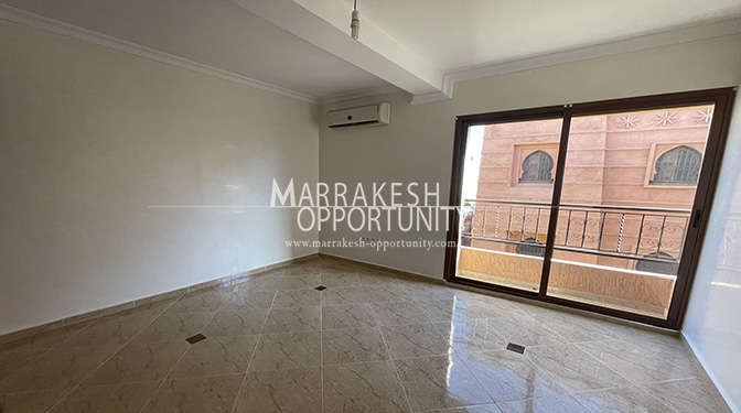 Location villa vide sur la route de casa