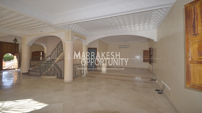 Location villa avec jardin et piscine privatif