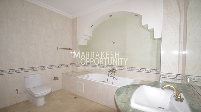 Location villa avec jardin et piscine privatif