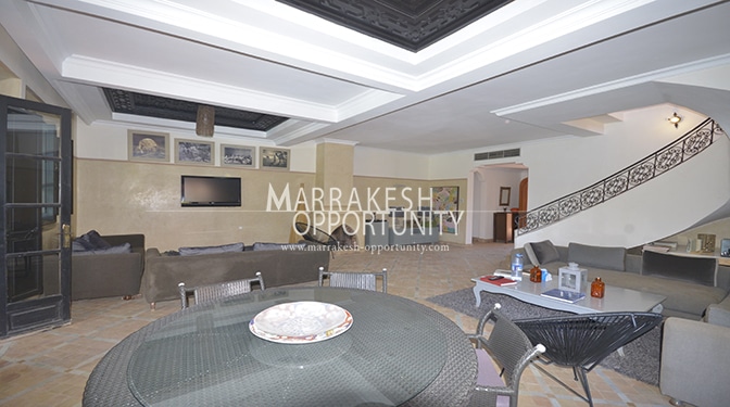 Location villa meublée avec piscine et jardin privé