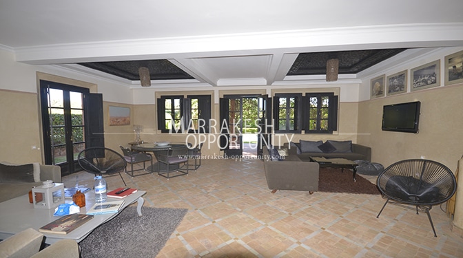 Location villa meublée avec piscine et jardin privé