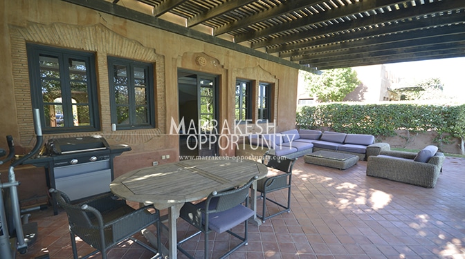 Location villa meublée avec piscine et jardin privé