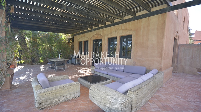 Location villa meublée avec piscine et jardin privé