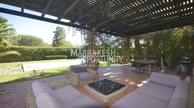 Location villa meublée avec piscine et jardin privé