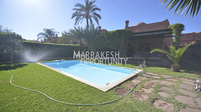 Location villa meublée avec piscine et jardin privé