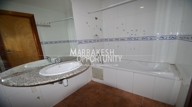 Location appartement vide situé au cœur de la ville