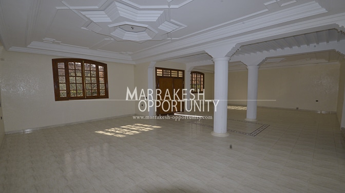 Location villa vide idéalement situé sur la route de casa