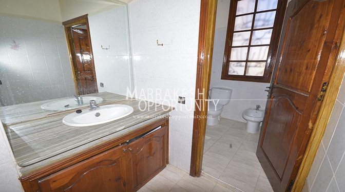 Location villa vide idéalement situé sur la route de casa