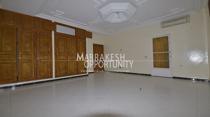 Location villa vide idéalement situé sur la route de casa