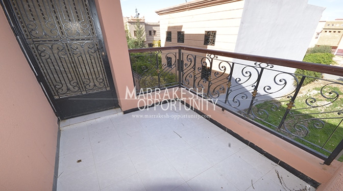 Location villa vide idéalement situé sur la route de casa