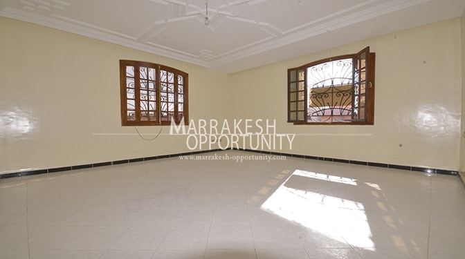 Location villa vide idéalement situé sur la route de casa