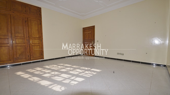 Location villa vide idéalement situé sur la route de casa