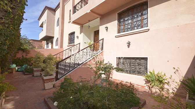 Location villa vide idéalement situé sur la route de casa