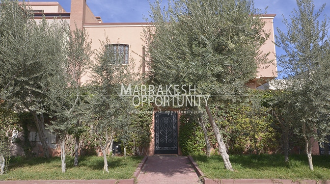 Location villa vide idéalement situé sur la route de casa