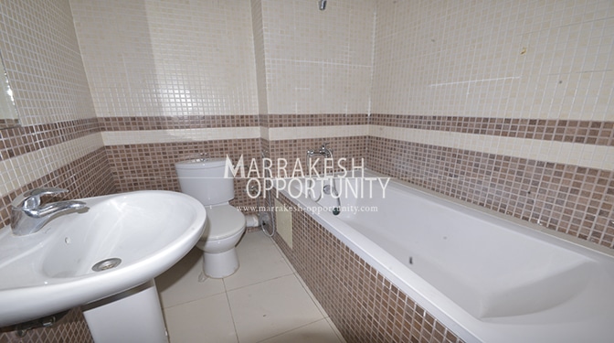 Location appartement vide trois chambres avec terrasses