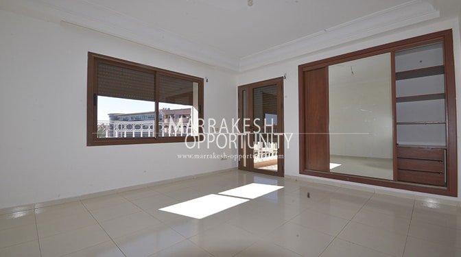 Location appartement vide trois chambres avec terrasses