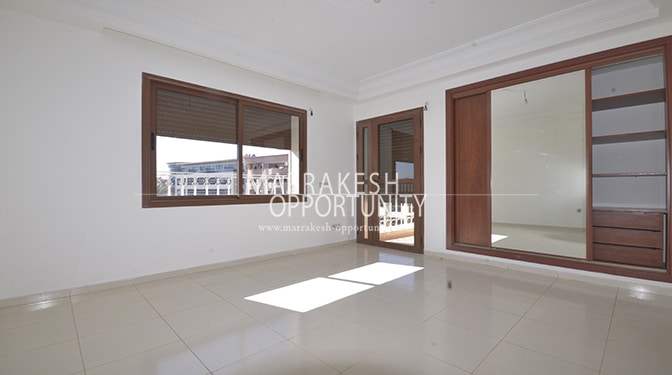 Location appartement vide trois chambres avec terrasses