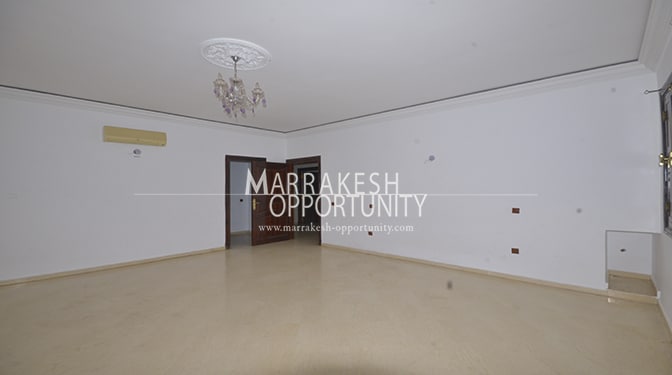 Commercial Space for Long-term Rental in Targa