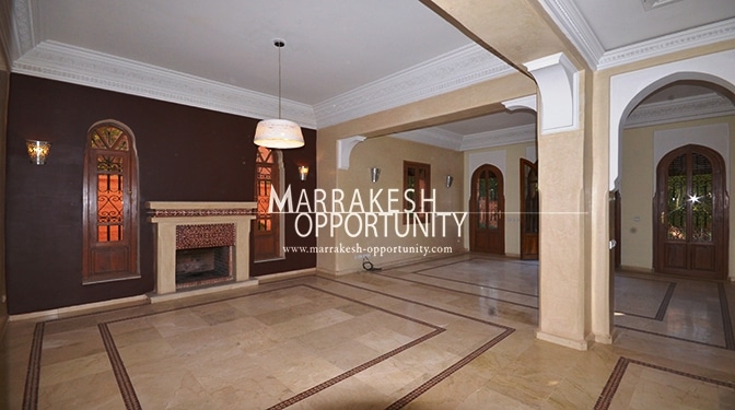 Location villa avec piscine et jardin