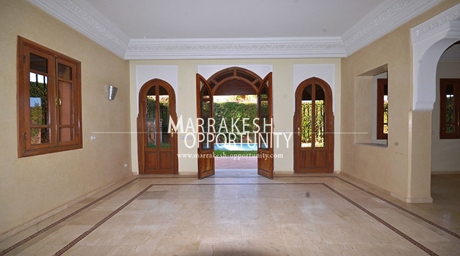 Location villa avec piscine et jardin