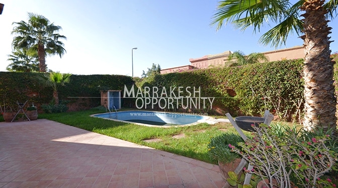 Location villa avec piscine et jardin