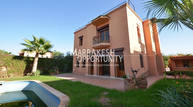 Location villa avec piscine et jardin