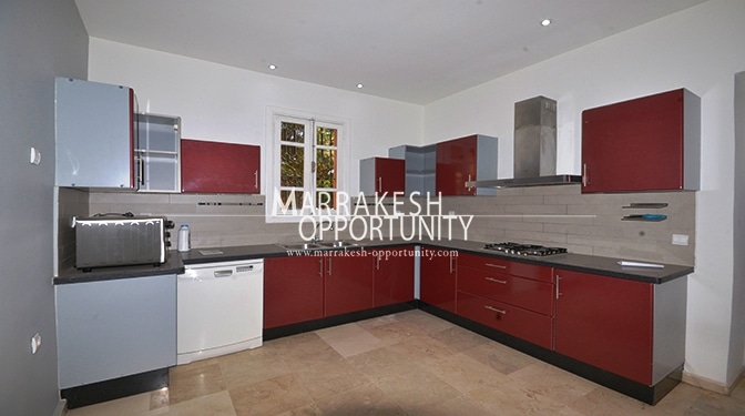 Location villa avec piscine et jardin