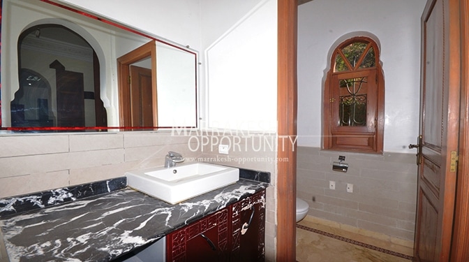 Location villa avec piscine et jardin