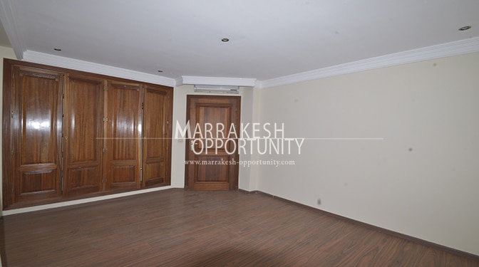 Location villa sur 3 niveaux au sous-sol une double cuisine