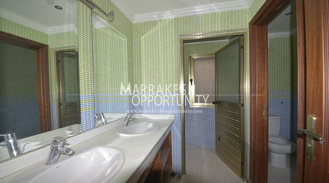 Location villa sur 3 niveaux au sous-sol une double cuisine