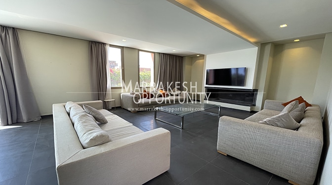 Location villa moderne avec une belle piscine