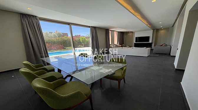 Location villa moderne avec une belle piscine