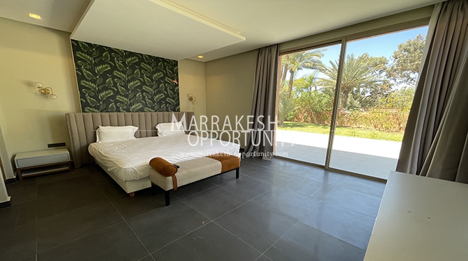 Location villa moderne avec une belle piscine