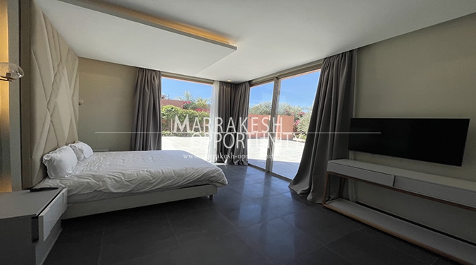 Location villa moderne avec une belle piscine