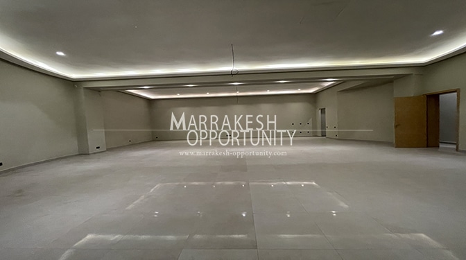 Location villa moderne avec une belle piscine