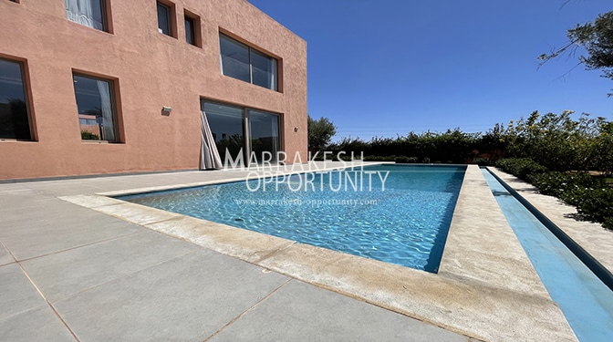 Location villa moderne avec une belle piscine