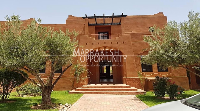 Location villa avec piscine privée à la palmeraie