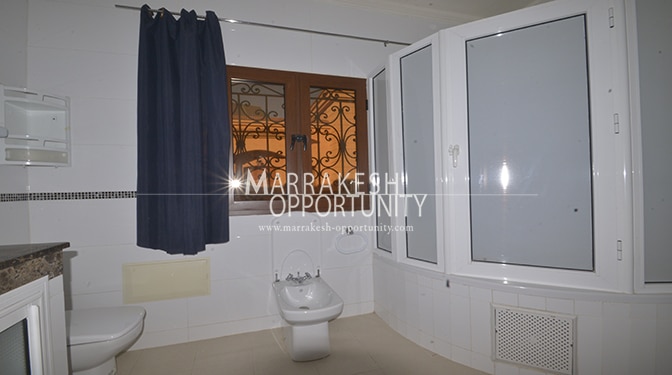 Location villa vide au quartier targa