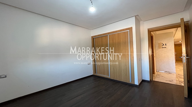 Location appartement vide moderne à guéliz